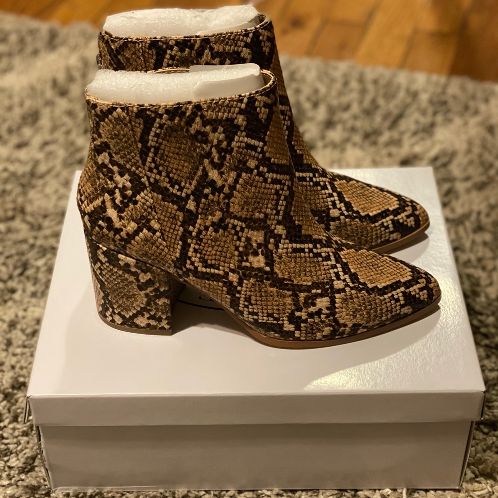 NWT Steven Madden “Julianne” Tan Snake boot